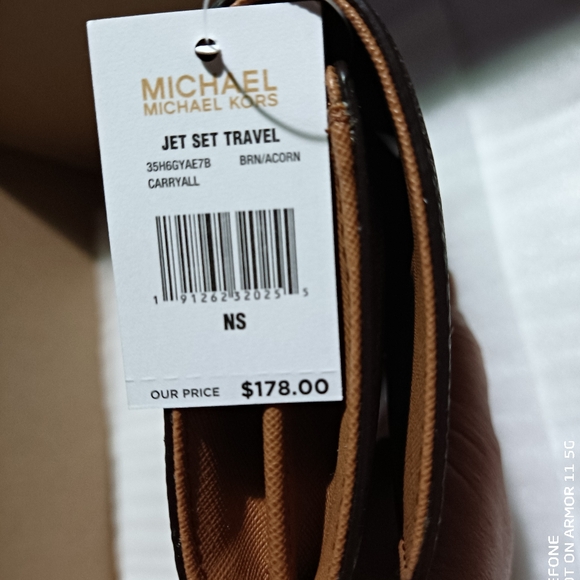 Michael Kors Authentic Wallet - Picture 4 of 4